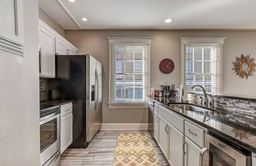 Historic District - North Apartment | City Market Central, Parking Pass Included!