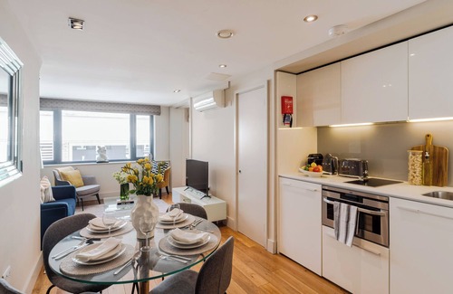 Bridge Apartment | City of London | 1 Bed Executive Apartment (R)