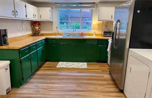 Johnson City Apartment | City Vibes + Nature Trails! Relax in our comfy 2BR—perfect base for exploring Johnson City & beyond.