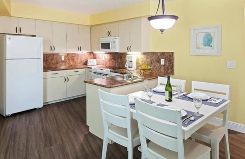 Ormond Beach Resort | City-View 2BR Condo – Full Kitchen, Resort Pool Access & Great Value Stay