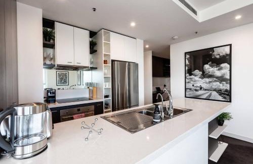 South Yarra Apartment | City View Chic in South Yarra with Parking