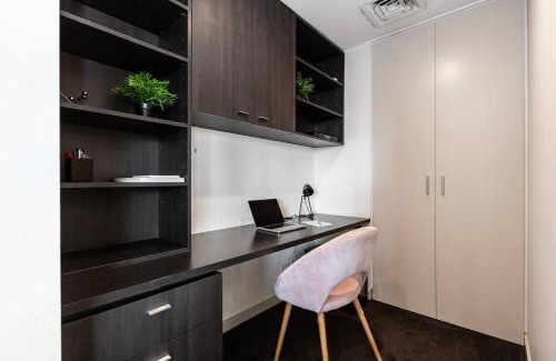 South Yarra Apartment | City View Chic in South Yarra with Parking