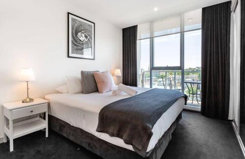 South Yarra Apartment | City View Chic in South Yarra with Parking