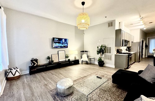 Peoplestown Apartment | City View Loft Over the Hills
