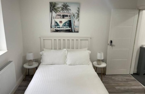 Liverpool Apartment | CityBreaks Rooms with Free Parking - Family Room with Bathroom