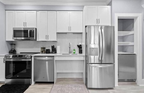 Kingman Park Apartment | CityLights Condo+3Bed+PrivateParking+ No steps