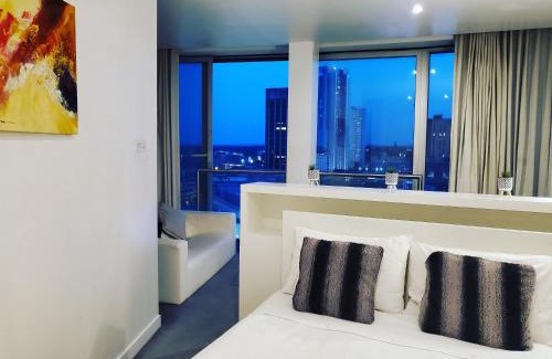 Birmingham City Centre Apartment | Cityscape Apartment in Birmingham with Self Checkin
