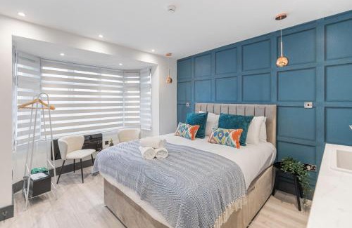 Park Royal Apartment | Cityscape Charm Vibrant Studio with Kitchenette