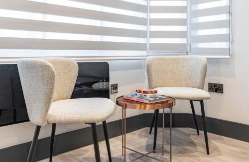 Park Royal Apartment | Cityscape Charm Vibrant Studio with Kitchenette