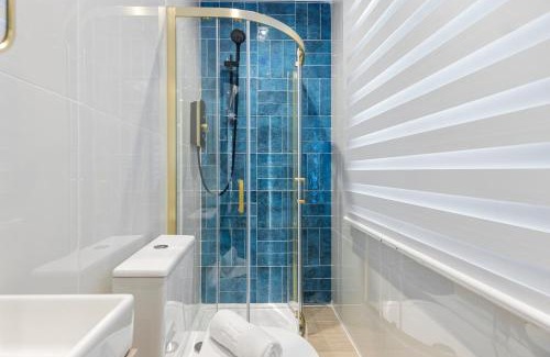 Park Royal Apartment | Cityscape Charm Vibrant Studio with Kitchenette