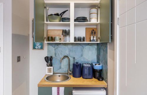 Dalston Apartment | Cityscape Oasis Chic Studio for Urban Dwellers