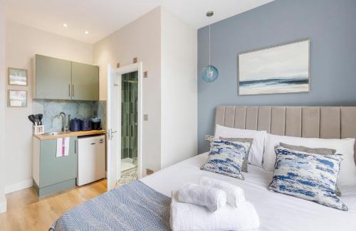 Dalston Apartment | Cityscape Oasis Chic Studio for Urban Dwellers