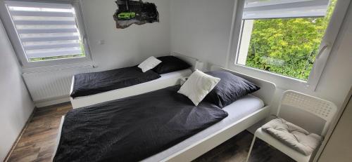 Rodder Apartment | CJS Apartments - Chill or Drive am Nürburgring, Free Parking, WLan, Spacious Rooms, Quiet Location