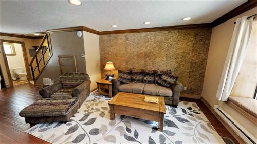 Red River House | Claim Jumper Townhouse 02 - On the River - Across from the Fishing Ponds - WiFi - Cable - Near Ski Area - Wood Burning Fireplace