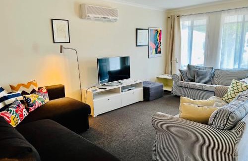 Waterhouse House | Clampetts Pet Friendly Close to Township