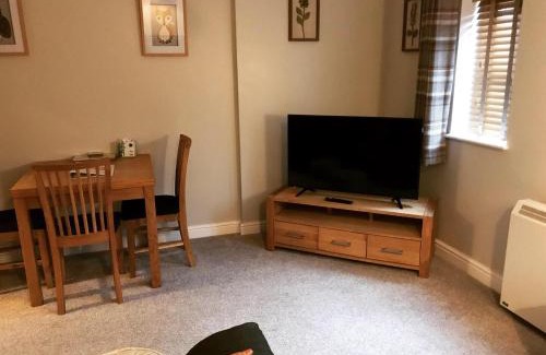 Wolverhampton Apartment | Clarabel's Guest House- The Nook