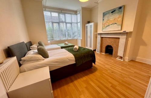 Bedford House | Clare House - sleeps 14