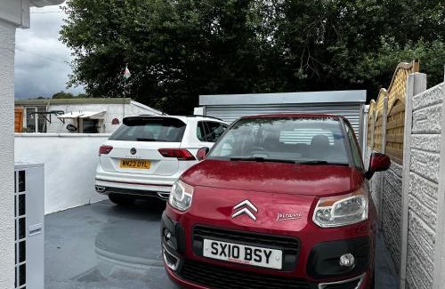Merthyr Tydfil Apartment | Clare Street - 3 bedroom house with private parking