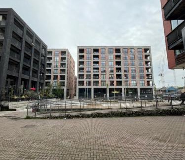 Stratford Apartment | Claret and Blue Inn