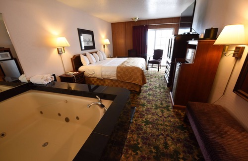 Mackinaw City Hotel | Clarion Hotel Beachfront