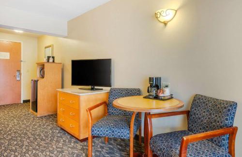 National Gardens Hotel | Clarion Inn Ormond Beach at Destination Daytona