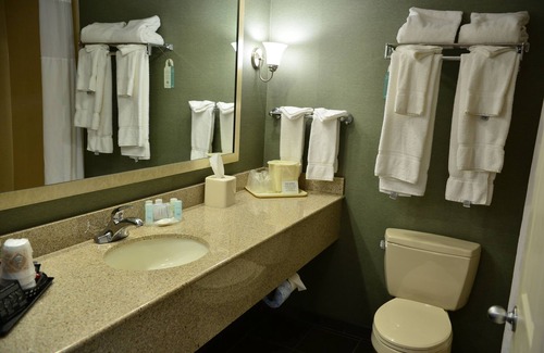 Lake George Hotel | Clarion Inn & Suites at the Outlets of Lake George