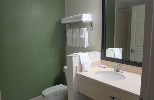 Albemarle Hotel | Clarion Pointe Albemarle