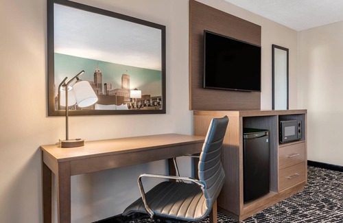 Plainfield Hotel | Clarion Pointe Indianapolis Airport