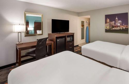 Castleton Hotel | Clarion Pointe Indianapolis Northeast