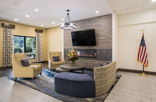 Sylva Hotel | Clarion Pointe Sylva near Cherokee Area
