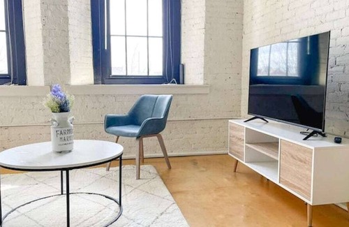 Smoketown Jackson Apartment | Classic 1BD/1BA + Gym - Downtown Louisville