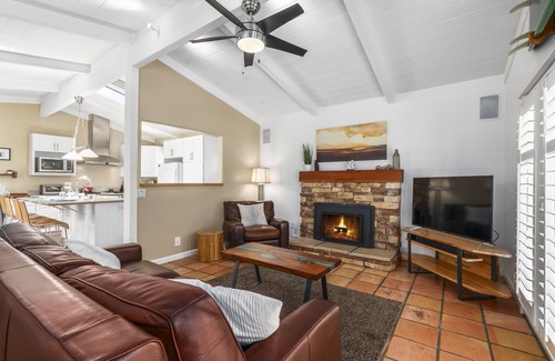 Aptos Cottage | Classic Beach House - Walk to Seacliff Beach