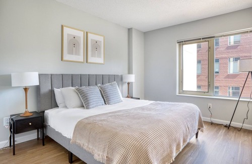 Cambridgeport Apartment | Classic Central Square 1BR w/ W/D & Gym, by Blueground