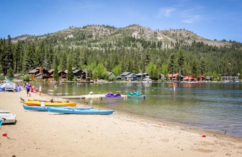 Truckee House | Classic Donner Lake View Cabin