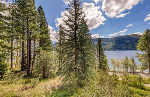 Truckee House | Classic Donner Lake View Cabin