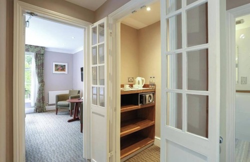 Hadley Wood Apartment | Classic Double Room Near Trent Country Park LON