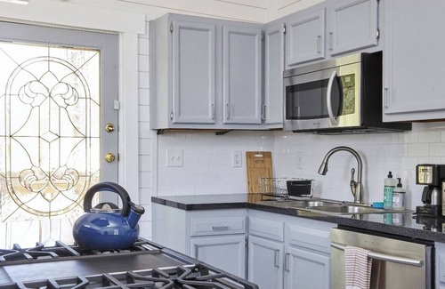 Cherokee Triangle Apartment | Classic Heart of Highlands! 3BR!