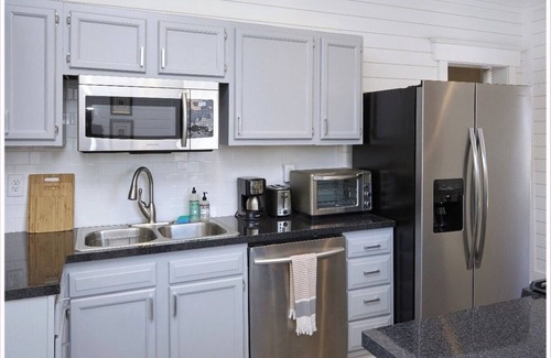 Cherokee Triangle Apartment | Classic Heart of Highlands! 3BR!