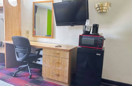 Parkway Village Hotel | Classic Inn By Townhouse American Way Memphis I 240