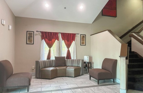 Parkway Village Hotel | Classic Inn By Townhouse American Way Memphis I 240