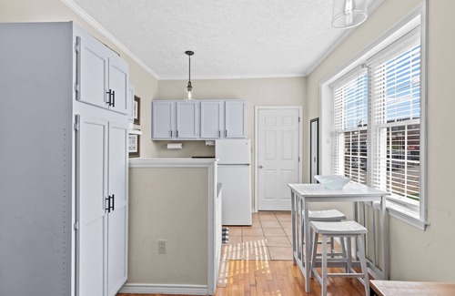 Auburn Apartment | Classic Loft in Downtown Auburn, Alabama! LOCATION!