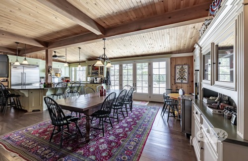 Muskoka Lakes Cottage | Classic Muskoka SE 231' Shore! 5 Bdrm+BH+Beach! New Sauna! Port Carling 5min.