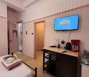 Loutraki-Agioi Theodoroi Apartment | Classic room in the center