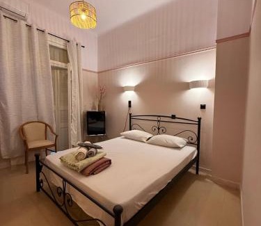 Loutraki-Agioi Theodoroi Apartment | Classic room in the center