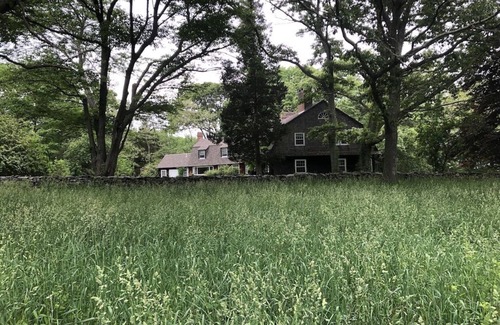 Saunderstown House | Classic Summer Home in Saunderstown w/Private Beach on Narragansett Bay