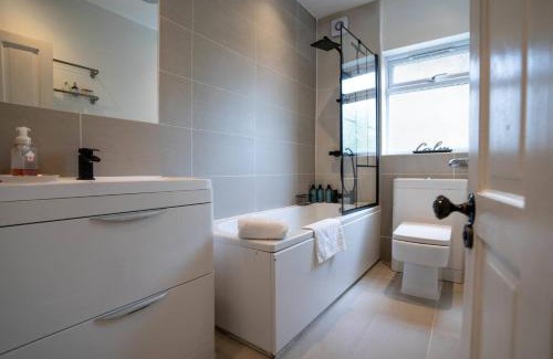 Charlton Apartment | Classical Beauty in Greenwich