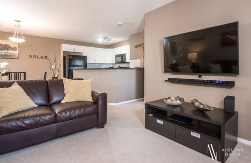 East Kootenay Apartment | Classy Comfort | Outdoor Pool/Hot Tub | PS3 | Gym