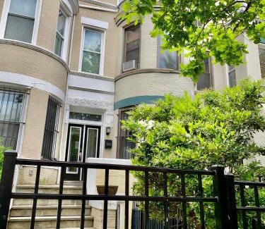 Columbia Heights House | Classy Victorian Brownstone Subway Shopping