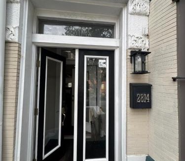 Columbia Heights House | Classy Victorian Brownstone Subway Shopping