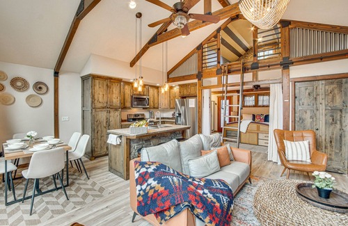 Cle Elum House | Cle Elum Cabin w/Hot Tub, Fire Pit & Deck!